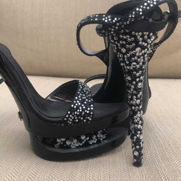 High heels - Picture 3 of 8